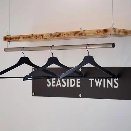 Alojamento de Acomodação e Pequeno-almoço Seaside Twins 4*